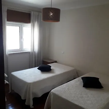 300 Metros Do Santuario De T4 דירה *