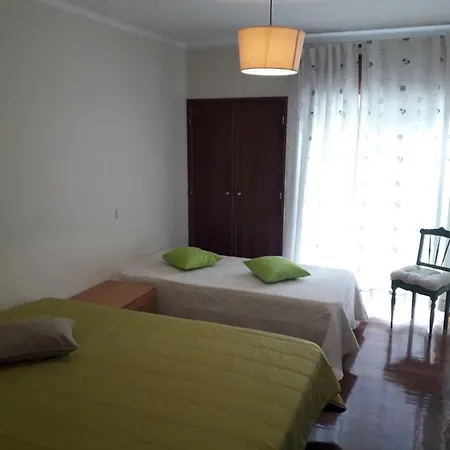 Appartement 300 Metros Do Santuario De T4 Fátima